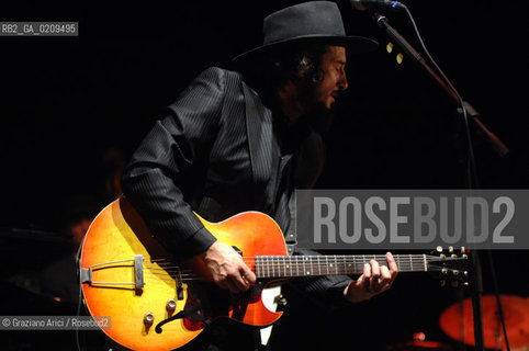 VENICE 22/07/08 THE MUSICIAN VINICIO CAPOSSELA IN CONCERT IN ST.MARKSS SQUARE ©Graziano Arici/Rosebud2 CONCERTO MUSICA POP ROCK FOLK