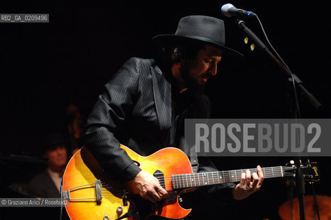 VENICE 22/07/08 THE MUSICIAN VINICIO CAPOSSELA IN CONCERT IN ST.MARKSS SQUARE ©Graziano Arici/Rosebud2 CONCERTO MUSICA POP ROCK FOLK