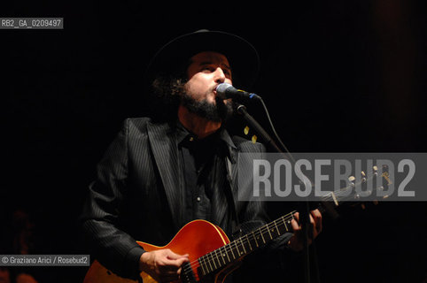VENICE 22/07/08 THE MUSICIAN VINICIO CAPOSSELA IN CONCERT IN ST.MARKSS SQUARE ©Graziano Arici/Rosebud2 CONCERTO MUSICA POP ROCK FOLK