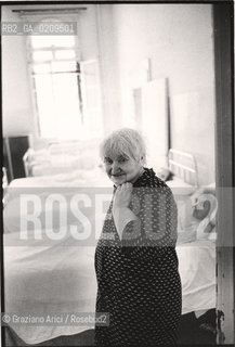 VENEZIA 1979 PAZIENTI DELLOSPEDALE DI SAN CLEMENTE IN CAMERA © ARCHIVIO Graziano Arici/Rosebud2  ISOLA SAN CLEMENTE PAZIENTI OSPEDALE PSICHIATRICO  MAS