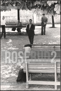 VENEZIA 1979 PAZIENTI DELLOSPEDALE DI SAN CLEMENTE IN GIARDINO © ARCHIVIO Graziano Arici/Rosebud2  ISOLA SAN CLEMENTE PAZIENTI OSPEDALE PSICHIATRICO MAS
