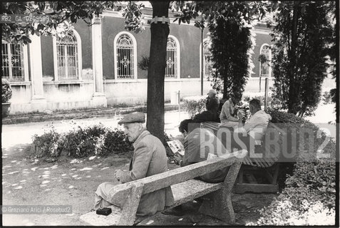 VENEZIA 1979 PAZIENTI DELLOSPEDALE DI SAN CLEMENTE IN GIARDINO © ARCHIVIO Graziano Arici/Rosebud2  ISOLA SAN CLEMENTE PAZIENTI OSPEDALE PSICHIATRICO MAS