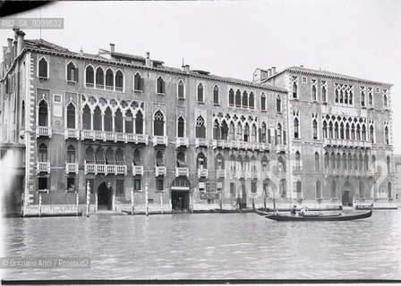 -VENEZIA, SENZA INDICAZIONE D’AUTORE, PALAZZO GIUSTINIAN SU CANAL GRANDE, SENZA DATA. LASTRA  IN VETRO PER LANTERNA MAGICA, 10X8,2 ©ARCHIVIO Graziano Arici/Rosebud2  FOTOANTICHE.-VENICE, NO AUTHOR’S INDICATION, PALAZZO GIUSTINIAN ON GRAND CANAL, UNDATED. GLASS SLIDE FOR MAGIC LANTERN, CM 10X8,2 ©Graziano Arici / rosebud2