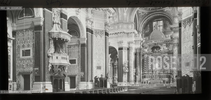 -VENEZIA, ALEXANDER LAMONT HENDERSON, INTERNO DELLA CHIESA DEI GESUITI, SENZA DATA. LASTRA  PANORAMICA IN VETRO PER LANTERNA MAGICA, CM 16X8,2 ©ARCHIVIO Graziano Arici/Rosebud2 , FOTOANTICHE.-VENICE, ALEXANDER LAMONT HENDERSON, INTERNO DELLA CHIESA DEI GESUITI, UNDATED. PANORAMIC GLASS SLIDE FOR MAGIC LANTERN, CM 16X8,2 ©Graziano Arici / rosebud2