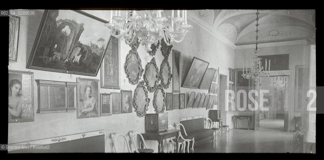 -VENEZIA, ALEXANDER LAMONT HENDERSON, INTERNO DI PALAZZO REALE, SENZA DATA. LASTRA  PANORAMICA IN VETRO PER LANTERNA MAGICA, CM 16X8,2 ©ARCHIVIO Graziano Arici/Rosebud2  CORRIDOIO, FOTOANTICHE.-VENICE, ALEXANDER LAMONT HENDERSON, INTERNO DI PALAZZO REALE, UNDATED. PANORAMIC GLASS SLIDE FOR MAGIC LANTERN, CM 16X8,2 ©Graziano Arici / rosebud2