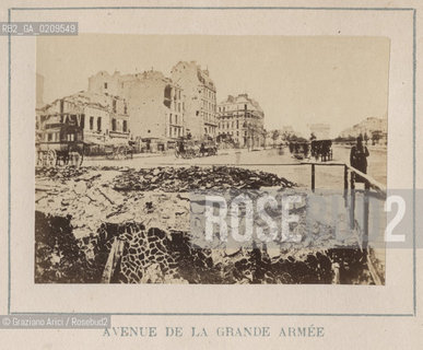 -PARIGI, SENZA INDICAZIONE DAUTORE, AVENUE DE LA GRANDE ARMEE’, SENZA DATA. STAMPA ALLALBUMINA INCOLLATA SU CARTONE CM 8,7X5,2  ©ARCHIVIO Graziano Arici/Rosebud2  LA COMUNE DI PARIGI, ROVINE, FOTOANTICHE.-PARIS, NO AUTHORS INDICATION, AVENUE DE LA GRANDE ARMEE’, UNDATED. ALBUMEN PHOTOGRAPH MOUNTED ON CARDBOARD CM 8,7X5,2  ©Graziano Arici / rosebud2