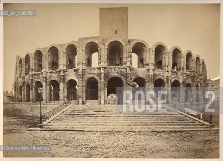 -ARLES, SENZA INDICAZIONE DAUTORE, ANFITEATRO ROMANO, SENZA DATA. STAMPA  ALL ALBUMINA MONTATA SU CARTONE, CM 26,5X19 ©ARCHIVIO Graziano Arici/Rosebud2  ARENA,  FOTOANTICHE.-ARLES, NO AUTHORS INDICATION, ROMAN AMPHITHEATRE, UNDATED. ALBUMEN PHOTOGRAPH MOUNTED ON CARDBOARD, CM 26,5X19 ©Graziano Arici/Rosebud2 .