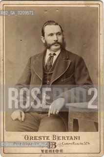 -VENEZIA, ORESTE BERTANI, RITRATTO, SENZA DATA. STAMPA ALLALBUMINA INCOLLATA SU CARTONE, CARTE DE VISITE, CM 11X16,5  ©ARCHIVIO Graziano Arici/Rosebud2  POSATA IN STUDIO FOTOANTICHE.-VENICE, ORESTE BERTANI, POTRAIT, UNDATED. ALBUMEN PHOTOGRAPH MOUNTED ON CARDBOARD, CARTE DE VISITE CM 11X16,5   ©Graziano Arici / rosebud2