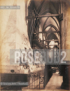 -VENEZIA, SENZA INDICAZIONE D’AUTORE, INTERNO DELLA CHIESA DEI FRARI, TOMBA DI ANTONIO CANOVA, SENZA DATA. STAMPA ALLALBUMINA INCOLLATA SU CARTONE,  CM 27X35   ©ARCHIVIO Graziano Arici/Rosebud2  FOTOANTICHE.-VENICE, NO AUTHOR’S INDICATION, INTERIOR OF CHURCH OF FRARI, CANOVA’S TOMB, UNDATED. ALBUMEN PHOTOGRAPH MOUNTED ON CARDBOARD, CM 27X35 ©Graziano Arici / rosebud2