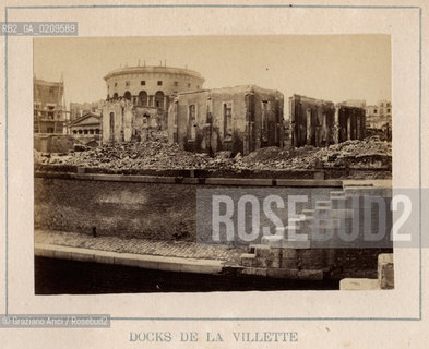 -PARIGI, SENZA INDICAZIONE DAUTORE, DOCKS DE LA VILLETTE, SENZA DATA. STAMPA ALLALBUMINA INCOLLATA SU CARTONE CM 8,7X5,2  ©ARCHIVIO Graziano Arici/Rosebud2  LA COMUNE DI PARIGI, ROVINE, FOTOANTICHE.-PARIS, NO AUTHORS INDICATION,  DOCKS DE LA VILLETTE, UNDATED. ALBUMEN PHOTOGRAPH MOUNTED ON CARDBOARD CM 8,7X5,2  ©Graziano Arici / rosebud2