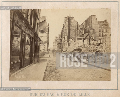 -PARIGI, SENZA INDICAZIONE DAUTORE, RUE DU BAC E RUE DE LILLE, SENZA DATA. STAMPA ALLALBUMINA INCOLLATA SU CARTONE CM 8,7X5,2  ©ARCHIVIO Graziano Arici/Rosebud2  LA COMUNE DI PARIGI, ROVINE, CARRO, CAVALLO, FOTOANTICHE.-PARIS, NO AUTHORS INDICATION, RUE DU BAC AND RUE DE LILLE,, UNDATED. ALBUMEN PHOTOGRAPH MOUNTED ON CARDBOARD CM 8,7X5,2  ©Graziano Arici/Rosebud2 
