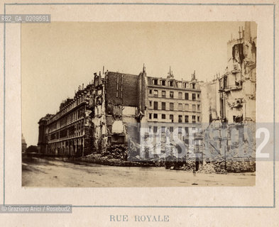 -PARIGI, SENZA INDICAZIONE DAUTORE, RUE ROYALE, SENZA DATA. STAMPA ALLALBUMINA INCOLLATA SU CARTONE CM 8,7X5,2  ©ARCHIVIO Graziano Arici/Rosebud2  LA COMUNE DI PARIGI, ROVINE,  FOTOANTICHE.-PARIS, NO AUTHORS INDICATION, RUE ROYALE, UNDATED. ALBUMEN PHOTOGRAPH MOUNTED ON CARDBOARD CM 8,7X5,2  ©Graziano Arici / rosebud2