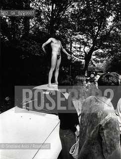 TRIESTE OSPEDALE PSICHIATRICO, CONTESTATORE DURANTE LOCCUPAZIONE DELLA SEGRETERIA  DEL CONVEGNO DA PARTE DEL MOVIMENTO,  © 1977 Graziano Arici/Rosebud2 MAS