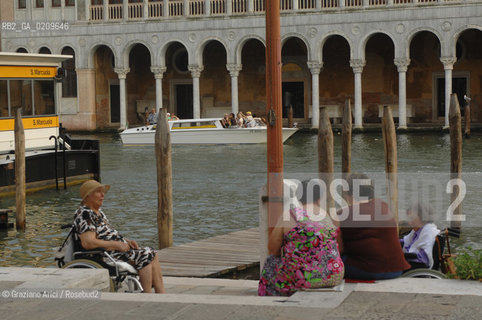 VENEZIA AGOSTO 2008 - ANZIANI E BADANTI A VENEZIA ©Graziano Arici/Rosebud2 VECCHI