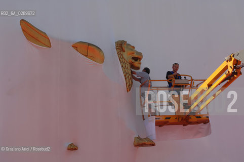 VENICE 25/08/08 65th VENICE FILM FESTIVAL - THE PALACE FILM FESTIVAL IN PREPARATION ©Graziano Arici/Rosebud2 BUENNALE CINEMA