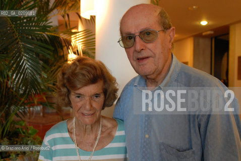 VENICE, 26.08.2008. 65th VENICE FILM FESTIVAL. THE FILM DIRECTOR MANOEL DE OLIVEIRA WITH HIS WIFE © MARTABUSO