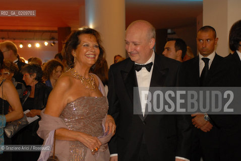 VENICE, 27.08.08. 65th VENICE INTERNATIONAL FILM FESTIVAL. OPENING EVENING. THE ITALIAN ACTRESS CLAUDIA CARDINALE AND THE MINISTER BONDI © MARTABUSO/ARICI/GRAZIANERI CINEMA ATTRICE