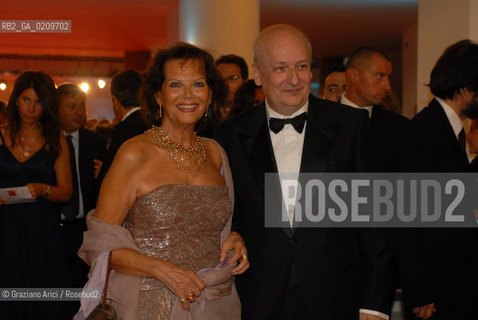 VENICE, 27.08.08. 65th VENICE INTERNATIONAL FILM FESTIVAL. OPENING EVENING. THE ITALIAN ACTRESS CLAUDIA CARDINALE AND THE MINISTER BONDI © MARTABUSO/ARICI/GRAZIANERI CINEMA ATTRICE