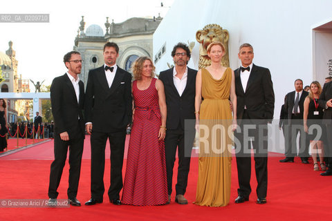 27/08/08 - VENICE 65TH INTERNATIONAL FILM FESTIVAL - OPENING CEREMONY, RED CARPET - THE ACTORS BRAD PITT, GEORGE CLOONEY, TILDA SWINTON AND THE DIRECTORS JOEL AND ETHAN COEN @ Graziano Arici / rosebud2 CINEMA BIENNALE ©Graziano Arici/Rosebud2 BIENNALE CINEMA