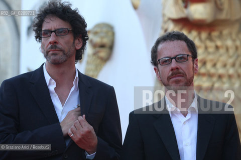 27/08/08 - VENICE 65TH INTERNATIONAL FILM FESTIVAL - OPENING CEREMONY, RED CARPET - THE DIRECTORS JOEL AND ETHAN COEL @ Graziano Arici / rosebud2 CINEMA BIENNALE ©Graziano Arici/Rosebud2 BIENNALE CINEMA