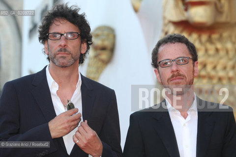 27/08/08 - VENICE 65TH INTERNATIONAL FILM FESTIVAL - OPENING CEREMONY, RED CARPET - THE DIRECTORS JOEL AND ETHAN COEL @ Graziano Arici / rosebud2 CINEMA BIENNALE ©Graziano Arici/Rosebud2 BIENNALE CINEMA