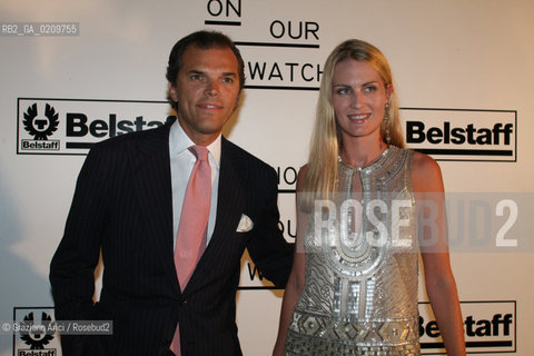 26/08/08 - 65 VENICE FILM FESTIVAL - PARTY BELLSTAFF AT THE GIUDECCA: ISABELLA BORROMEO WITH HER PARTNER @ Graziano Arici / rosebud2 CINEMA BIENNALE ©Graziano Arici/Rosebud2 BIENNALE CINEMA
