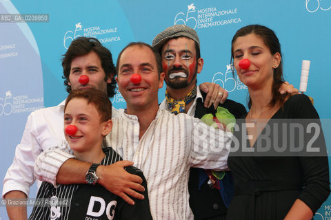 28/08/08 - 65 VENICE  INTERNATIONAL FILM FESTIVAL - FILM: PA-RA-DA THE DIRECTOR MARCO PONTECORVO WITH THE ACTORS JALIL LESPERT, EVITA CIRI, ROBERT VALEANU AND THE CLOWN MILOUD OUKILI.