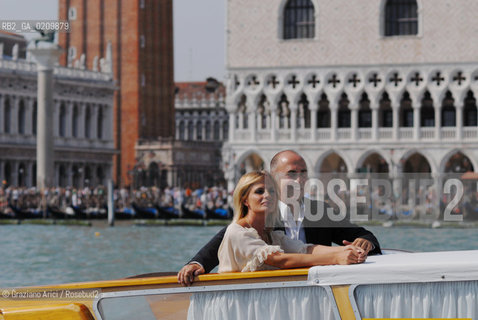 VENICE, 29.08.08. 65th VENICE INTERNATIONAL FILM FESTIVAL. FILM  UN GIORNO PERFETTO , THE DIRECTOR FERZAN OZPETEK AND THE ACTRESS ISABELLA FERRARI © MARTABUSO/ARICI/GRAZIANERI