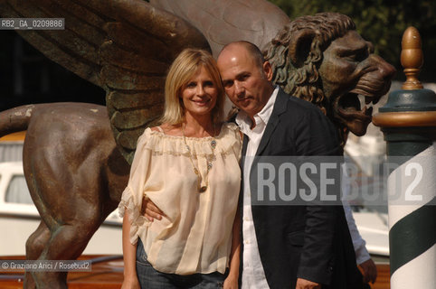 VENICE, 29.08.08. 65th VENICE INTERNATIONAL FILM FESTIVAL. FILM  UN GIORNO PERFETTO , THE DIRECTOR FERZAN OZPETEK AND THE ACTRESS ISABELLA FERRARI ©Graziano Arici/Rosebud2 BIENNALE CINEMA