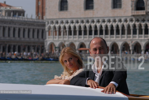 VENICE, 29.08.08. 65th VENICE INTERNATIONAL FILM FESTIVAL. FILM  UN GIORNO PERFETTO , THE DIRECTOR FERZAN OZPETEK AND THE ACTRESS ISABELLA FERRARI © MARTABUSO/ARICI/GRAZIANERI