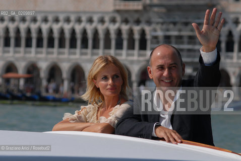 VENICE, 29.08.08. 65th VENICE INTERNATIONAL FILM FESTIVAL. FILM  UN GIORNO PERFETTO , THE DIRECTOR FERZAN OZPETEK AND THE ACTRESS ISABELLA FERRARI © MARTABUSO/ARICI/GRAZIANERI