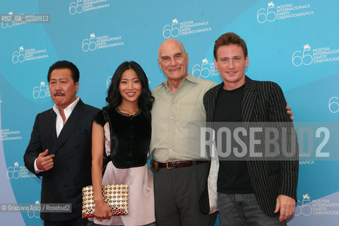 29/08/08 - 65th VENICE  INTERNATIONAL FILM FESTIVAL - FILM: INJU, LA BETE DANS LOMBRE. LEFT TO RIGHT: THE ACTORS RYO ISHIBASHI,  LIKA MINAMOTO, THE DIRECTOR BARBET SCHROEDER AND THE ACTOR BENOIT MAGIMEL.