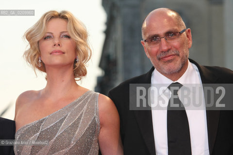 29/08/08 - 65th VENICE  INTERNATIONAL FILM FESTIVAL - FILM: THE BURNING PLAN, THE ACTRESS CHARLIZE THERON WITH THE DIRECTOR GUILLERMO ARRIAGA ©Graziano Arici/Rosebud2 BIENNALE CINEMA