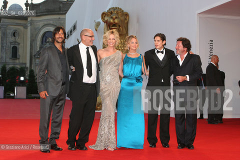 29/08/08 - 65th VENICE  INTERNATIONAL FILM FESTIVAL - FILM: THE BURNING PLAN, LEFT TO RIGHT THE ACTORS JENNIFER LAWRENCE, JOAQUIM DE ALMEIDA,  CHARLIZE THERON, THE DIRECTOR GUILLERMO ARRIAGA, ACTORS JOSE MARIA YAZPIK AND JD PARDO ©Graziano Arici/Rosebud2 BIENNALE CINEMA