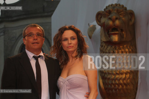 31/08/08 - 65th VENICE  INTERNATIONAL FILM FESTIVAL - FILM: IL PAPA DI GIOVANNA. RED CARPET. THE ACTRESS FRANCESCA NERI WITH HER HUSBAND CLAUDIO AMENDOLA