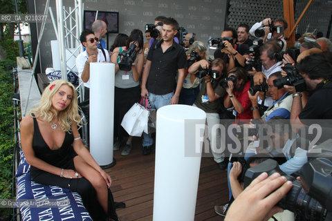 03/09/08 - 65th VENICE  INTERNATIONAL FILM FESTIVAL - HOTEL EXCELSIOR. THE SHOWGIRL AND ACRESS VALERIA MARINI