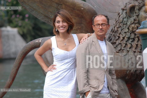 VENICE, 04.09.08. 65th VENICE INTERNATIONAL FILM FESTIVAL. THE ACTRESS CATERINA MURRINO AND PAPPI CORSICATO © MARTABUSO/ARICI/GRAZIANERI CINEMA