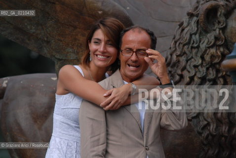 VENICE, 04.09.08. 65th VENICE INTERNATIONAL FILM FESTIVAL. THE ACTRESS CATERINA MURRINO AND PAPPI CORSICATO © MARTABUSO/ARICI/GRAZIANERI CINEMA