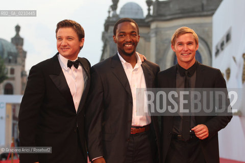 04/09/08 - 65th VENICE  INTERNATIONAL FILM FESTIVAL - RED CARPET FILM: THE HURT LOCKER. LEFT TO RIGHT: THE ACTORS JEREMY RENNER, ANTONY MACKIE, BRIAN GERAGHTY