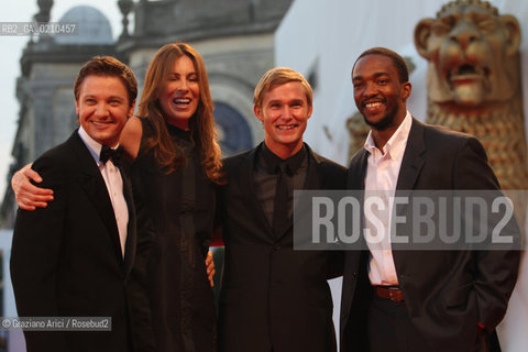 04/09/08 - 65th VENICE  INTERNATIONAL FILM FESTIVAL - RED CARPET FILM: THE HURT LOCKER. THE DIRECTOR KATHRYN BIGELOW,  THE ACTORS JEREMY RENNER, ANTONY MACKIE, BRIAN GERAGHTY