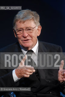 05/09/08 - 65th VENICE  INTERNATIONAL FILM FESTIVAL - ADRIANO CELENTANO GIVE THE GOLDEN LION FOR LIFETIME ACHIEVEMENT TO ERMANNO OLMI