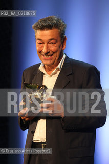 06/09/08 - 65th VENICE INTERNATIONAL FILM FESTIVAL - THE OFFICIAL AWARDS - LUIGI DE LAURENTIS AWARD FOR A DEBUT FILM TO THE DIRECTOR GIANNI DE GREGORIO FILM PRANZO DI FERRAGOSTO