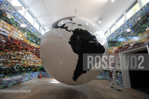 VENICE 11/09/08 - 11th INTERNATIONAL ARCHITECTURE EXIBITION OF BIENNALE : DANISH PAVILLON : ECOTOPEDIA WALK THE TALK ©Graziano Arici/Rosebud2 BIENNALE ARCHITETTURA ARCHITETTO