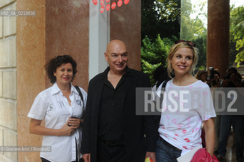 VENICE 11/09/08 - 11th INTERNATIONAL ARCHITECTURE EXIBITION OF BIENNALE -   THE ARCHITECT JEAN NOUVEL WITH HIS WIFE MIA HAGG (RIGHTS) AND MONIQUE VEAUTE, DIRECTOR OF PALAZZO GRASSI ©Graziano Arici/Rosebud2 BIENNALE ARCHITETTURA ARCHITETTO