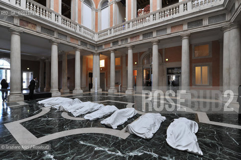 VENICE 24/09/08 THE EXPOSITION IN PALAZZO GRASSI  ITALICS  WITH THE WORK ALL BY MAURIZIO CATTELAN ©Graziano Arici/Rosebud2 ARTE CONTEMPORANEA