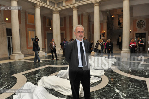 VENICE 24/09/08 THE EXPOSITION IN PALAZZO GRASSI  ITALICS  WITH THE CRITIC CURATOR FRANCESCO BONAMI ©Graziano Arici/Rosebud2 ARTE CONTEMPORANEA