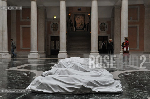 VENICE 24/09/08 THE EXPOSITION IN PALAZZO GRASSI  ITALICS  WITH THE WORK ALL BY MAURIZIO CATTELAN ©Graziano Arici/Rosebud2 ARTE CONTEMPORANEA