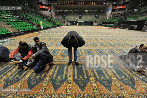 VENICE 30 SEPTEMBER 2008 THE HOLIDAY FOR THE END OF RAMADAM IN VILLORBA BASKET STADIUM OF BENETTON - PALAVERDE  ©Graziano Arici/Rosebud2 ISLAM MUSSULMANI EXTRACOMUNITARI RELIGIONE