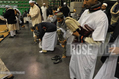VENICE 30 SEPTEMBER 2008 THE HOLIDAY FOR THE END OF RAMADAM IN VILLORBA BASKET STADIUM OF BENETTON - PALAVERDE  ©Graziano Arici/Rosebud2 ISLAM MUSSULMANI EXTRACOMUNITARI RELIGIONE