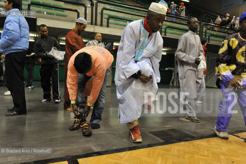 VENICE 30 SEPTEMBER 2008 THE HOLIDAY FOR THE END OF RAMADAM IN VILLORBA BASKET STADIUM OF BENETTON - PALAVERDE  ©Graziano Arici/Rosebud2 ISLAM MUSSULMANI EXTRACOMUNITARI RELIGIONE